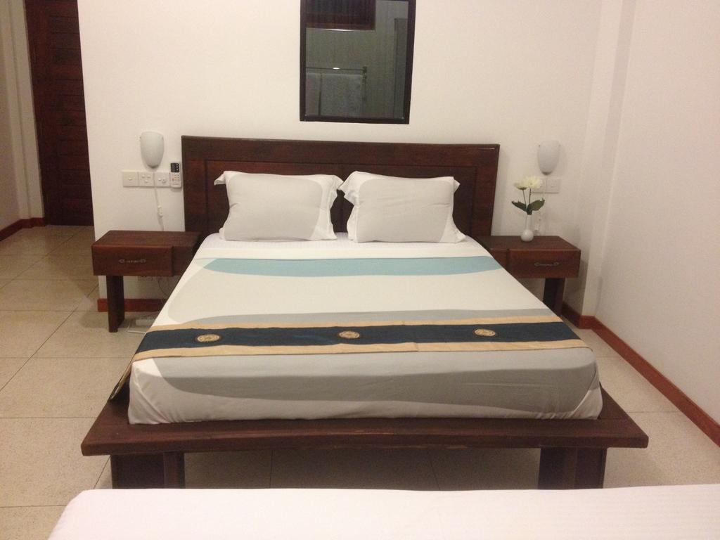 Aqua Marine Beach Resort Pasikuda Exterior foto