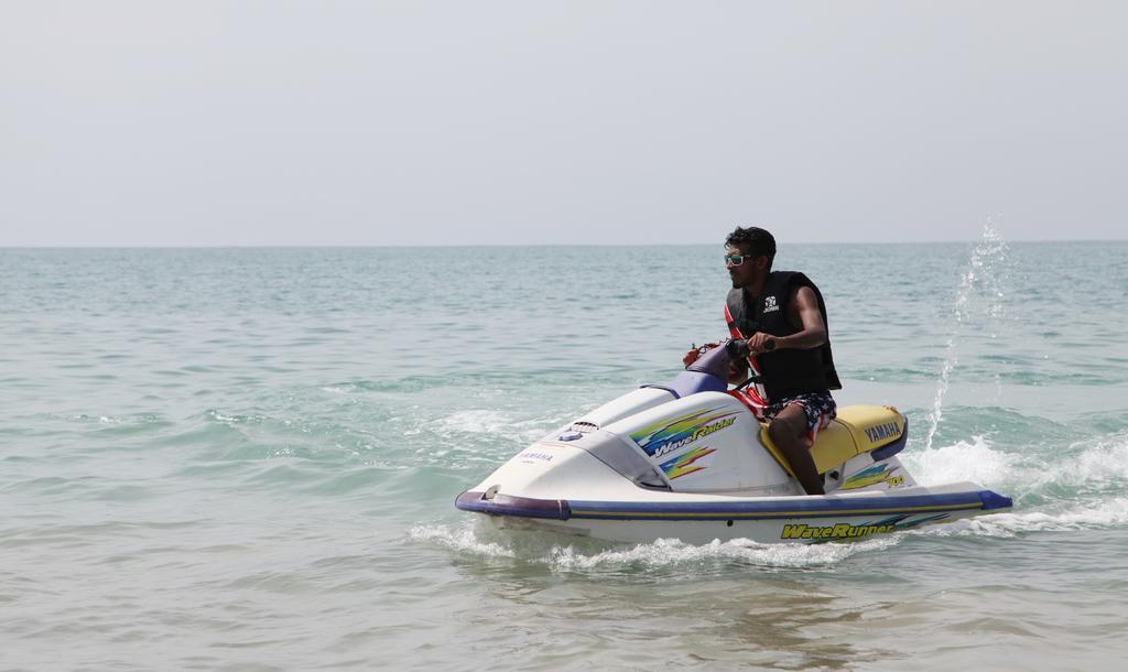 Aqua Marine Beach Resort Pasikuda Habitación foto