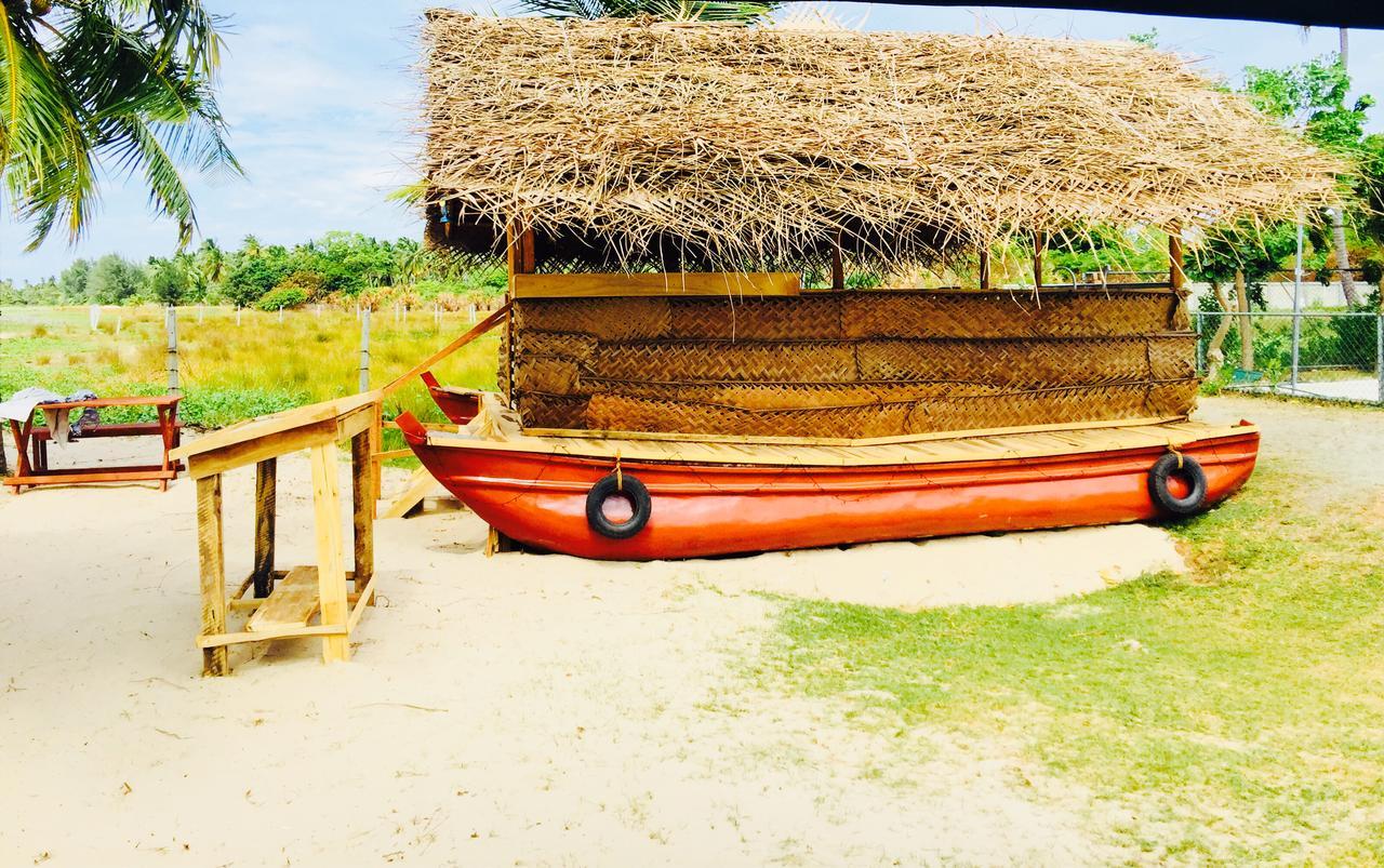 Aqua Marine Beach Resort Pasikuda Exterior foto
