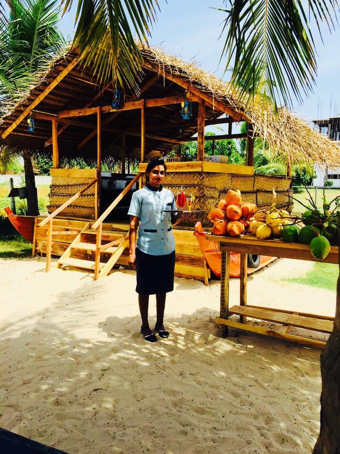 Aqua Marine Beach Resort Pasikuda Exterior foto