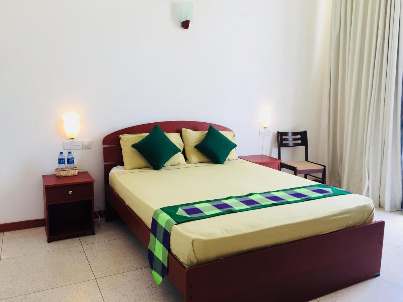 Aqua Marine Beach Resort Pasikuda Exterior foto
